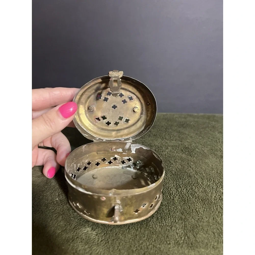 Vintage‎ Brass Pierced Oval Trinket/Cricket Box Andrea By Sadek Japan (1914)